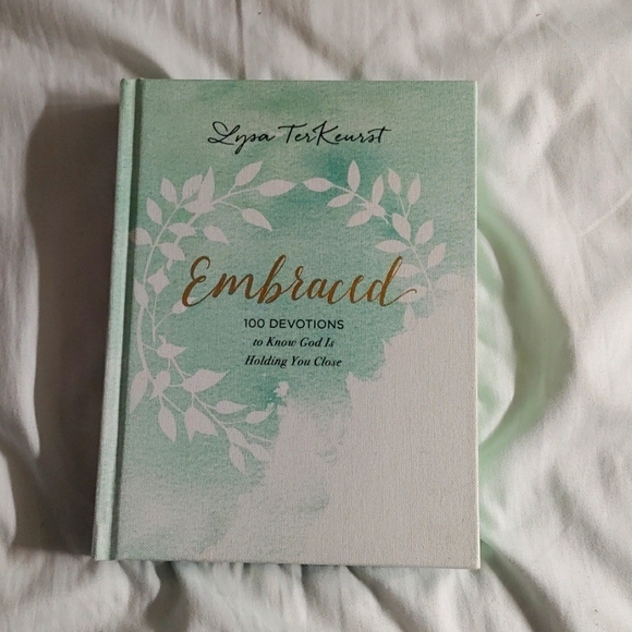Embraced Devotional By: Lysa Terkeurst - Picture 2 of 6